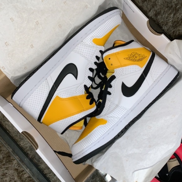 jordan 1 white black university gold
